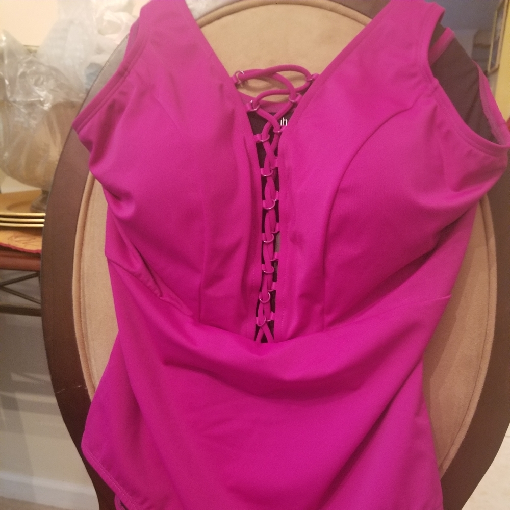 NWT one piece bathing suit - Picture 4 of 8